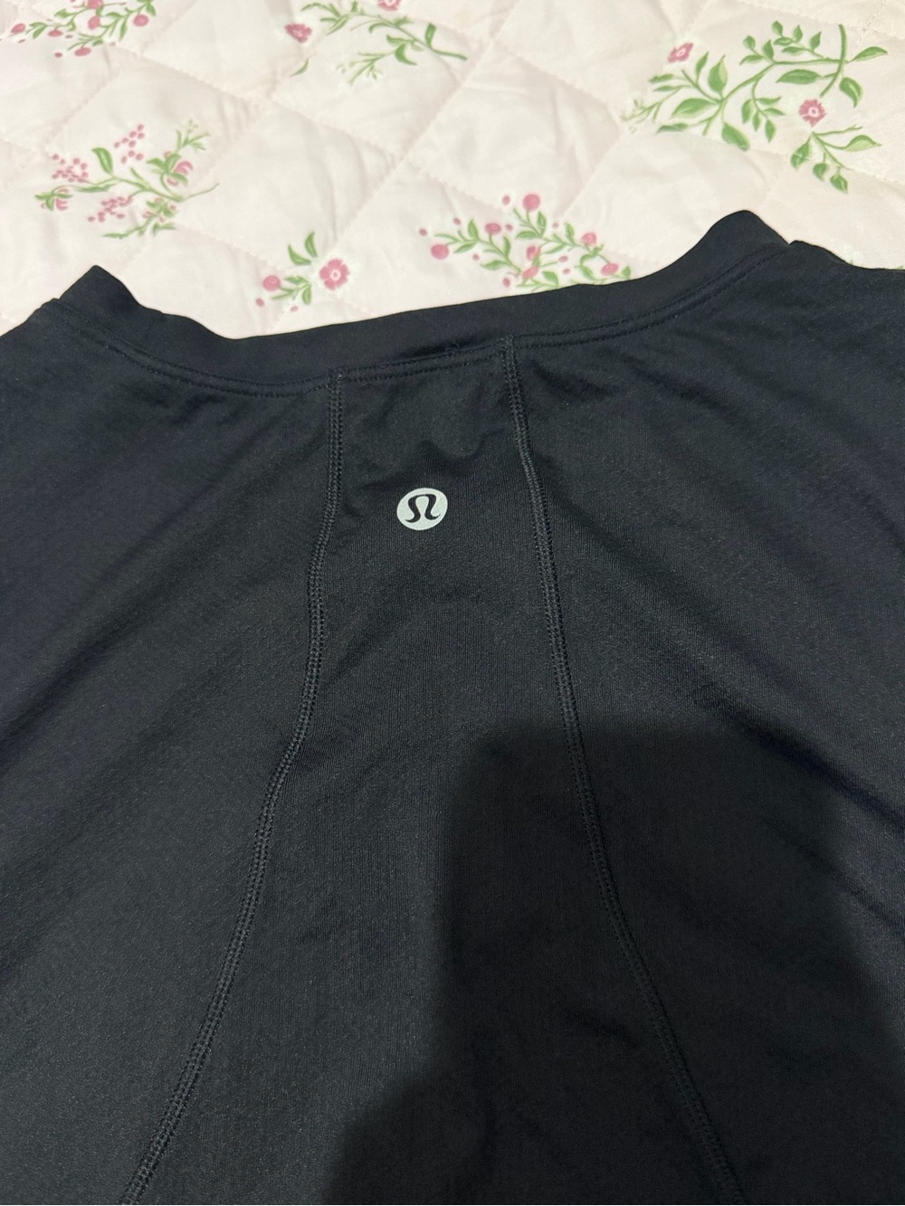 lululemon black crewneck athletic top with interior care tag